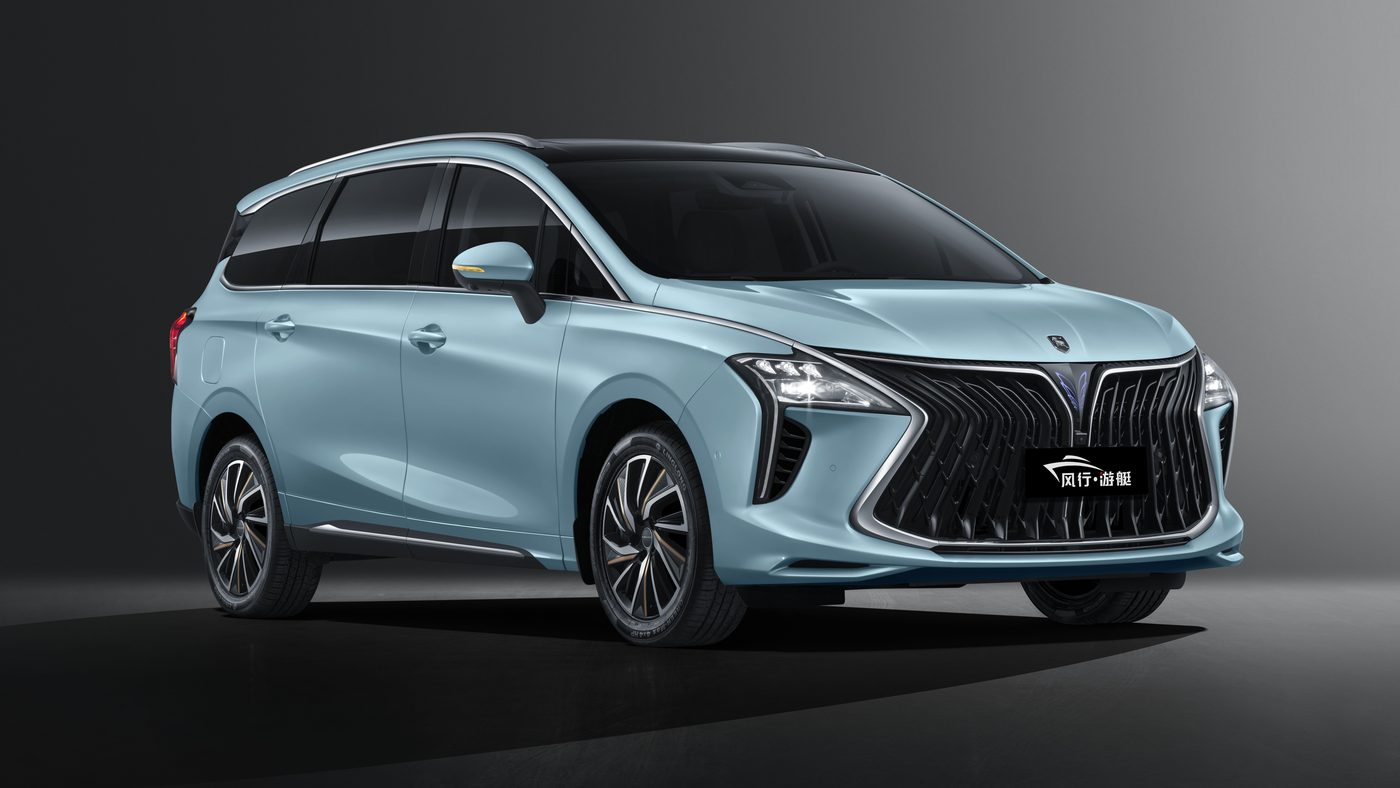 Forthing M4 PHEV, vedere din trei sferturi față