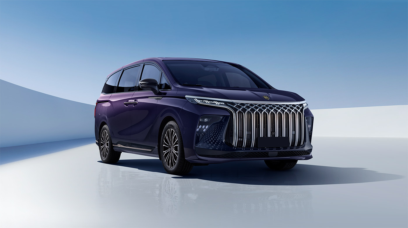 Forthing V9 PHEV, vedere din trei sferturi față-dreapta
