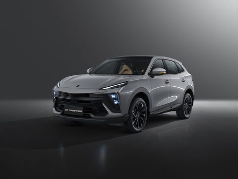 Forthing T5 HEV, vedere din trei sferturi față-stânga