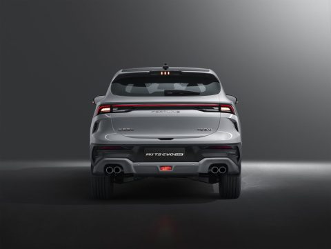 Forthing T5 HEV, vedere din spate